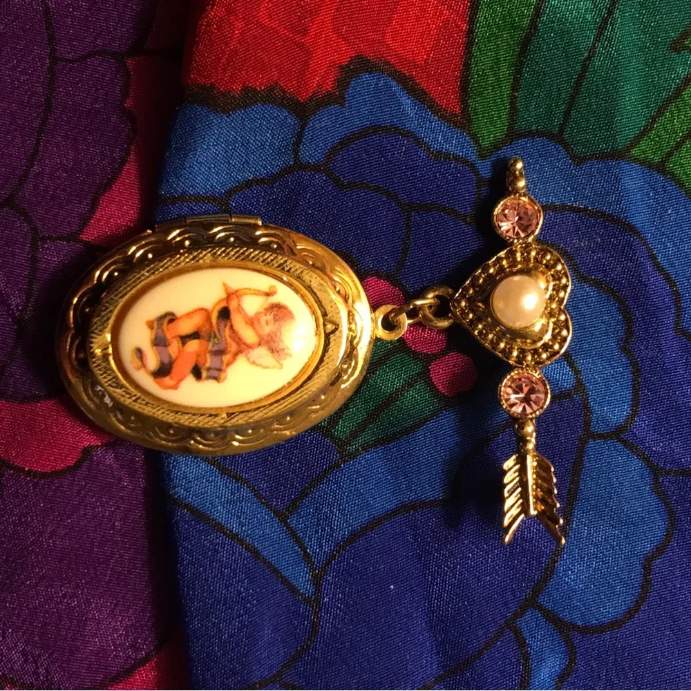 Vintage Cupid Gold Locket with Cherub Design Charm - Picture 1 of 9